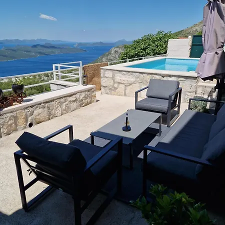 Amber's Place: Cosy House With Pool And Sea Views *