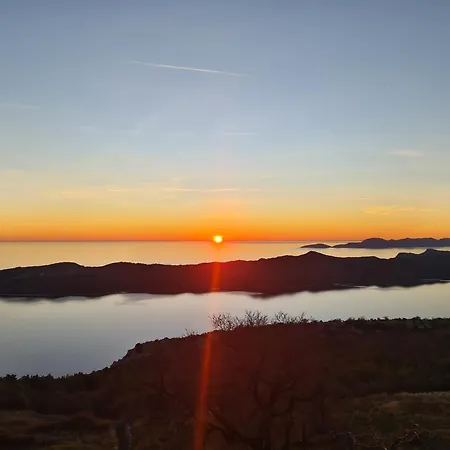 Amber's Place: Cosy House With Pool And Sea Views Dubravica (Dubrovnik)