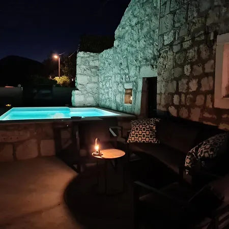 Amber's Place: Cosy House With Pool And Sea Views Dubravica (Dubrovnik)