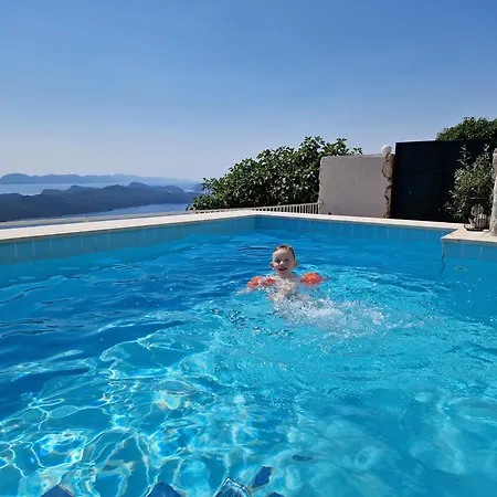 Ferienhaus Amber's Place: Cosy House With Pool And Sea Views