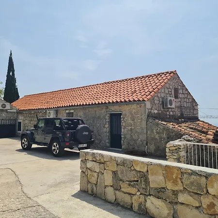 Amber's Place: Cosy House With Pool And Sea Views 別荘