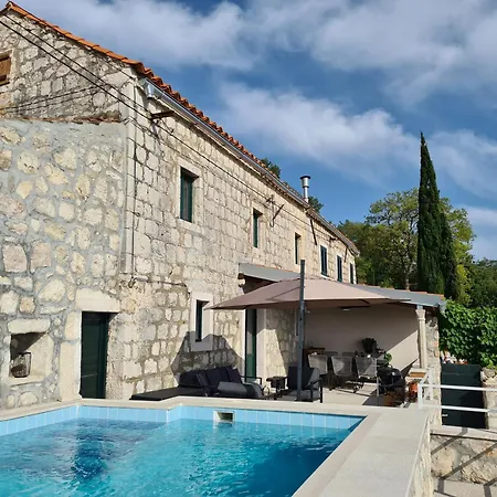 Amber's Place: Cosy House With Pool And Sea Views Tatil Evi