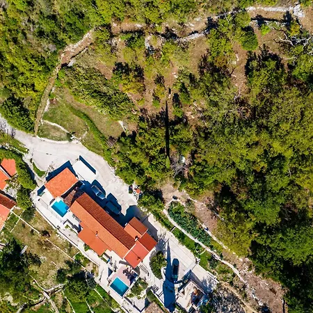 Tatil Evi Amber Cosy House With Pool And Sea Views