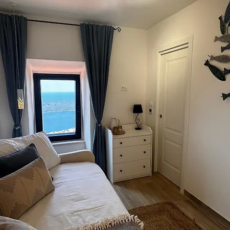 Amber Cosy House With Pool And Sea Views Feriehus