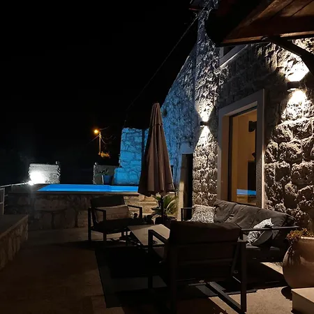 Feriehus Amber Cosy House With Pool And Sea Views