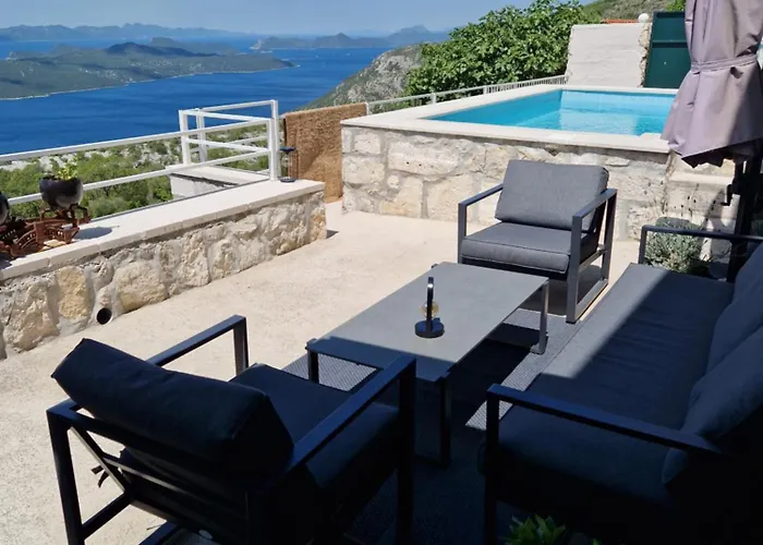 Amber's Place: Cosy House With Pool And Sea Views *