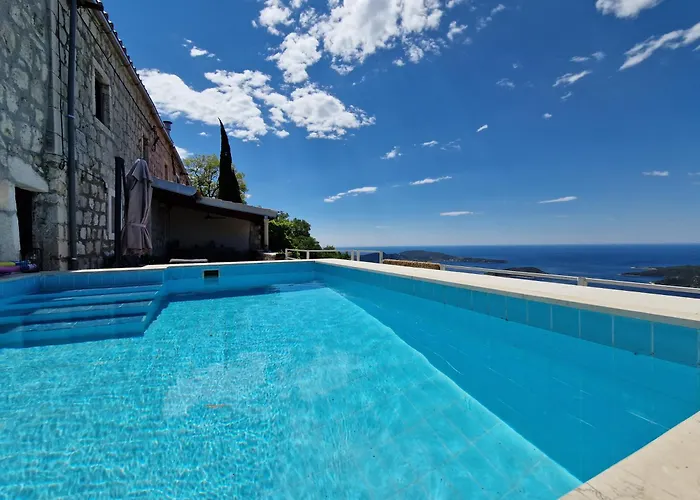 Amber's Place: Cosy House With Pool And Sea Views *