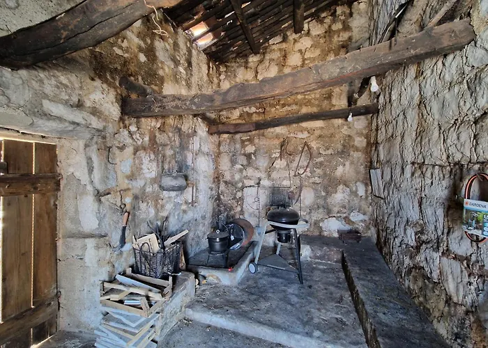 Amber's Place: Cosy House With Pool And Sea Views Ferienhaus Dubravica (Dubrovnik)