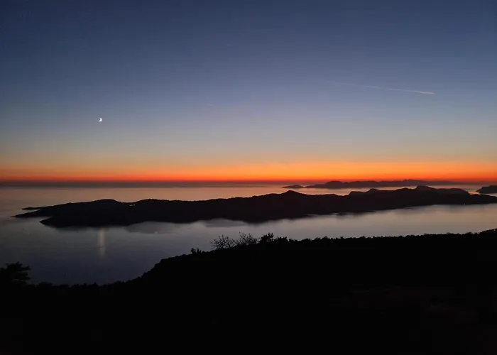 Amber's Place: Cosy House With Pool And Sea Views Ferienhaus