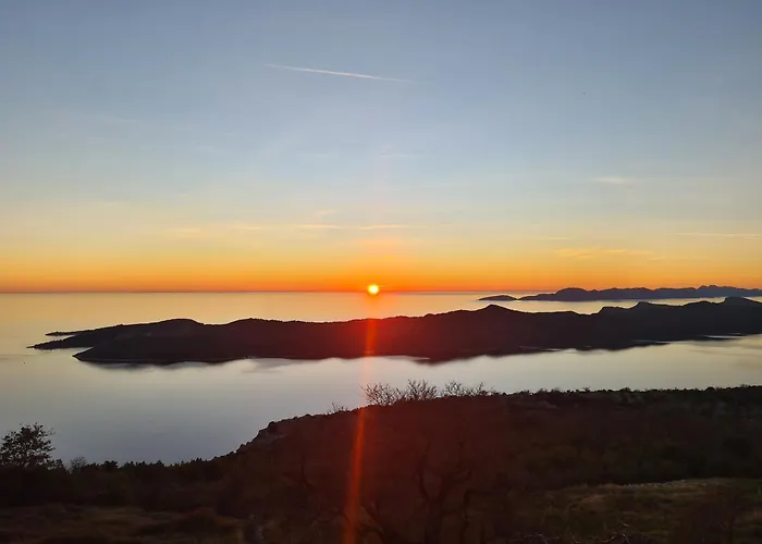 Amber's Place: Cosy House With Pool And Sea Views Dubravica (Dubrovnik)