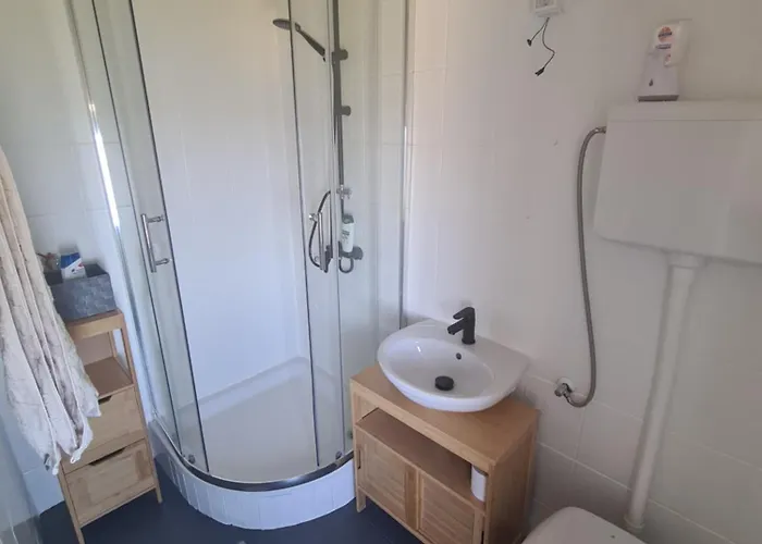 Ferienhaus Amber's Place: Cosy House With Pool And Sea Views Dubravica (Dubrovnik)