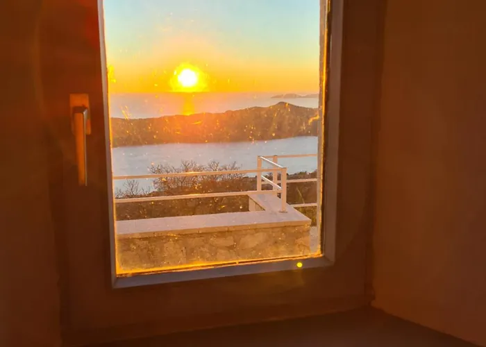 Ferienhaus Amber's Place: Cosy House With Pool And Sea Views Dubravica (Dubrovnik)