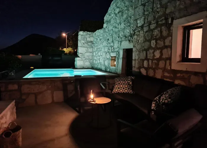 Amber's Place: Cosy House With Pool And Sea Views Dubravica (Dubrovnik)
