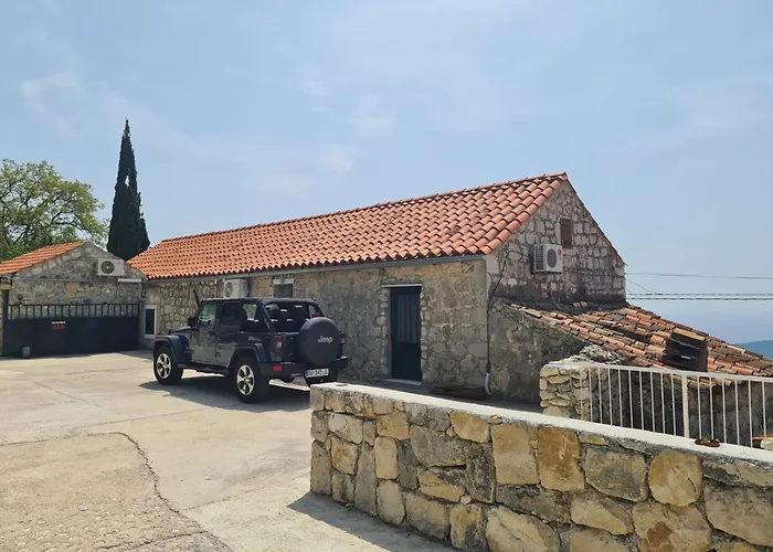 Amber's Place: Cosy House With Pool And Sea Views Ferienhaus