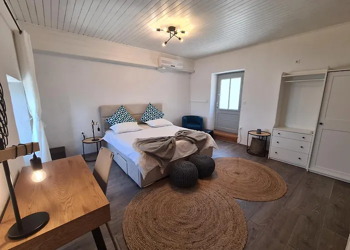 Amber's Place: Cosy House With Pool And Sea Views Ferienhaus *