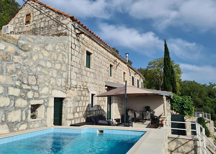 Amber's Place: Cosy House With Pool And Sea Views Ferienhaus