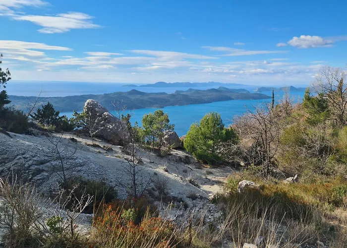 Amber's Place: Cosy House With Pool And Sea Views Ferienhaus