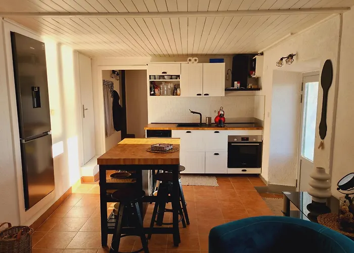 Amber's Place: Cosy House With Pool And Sea Views *