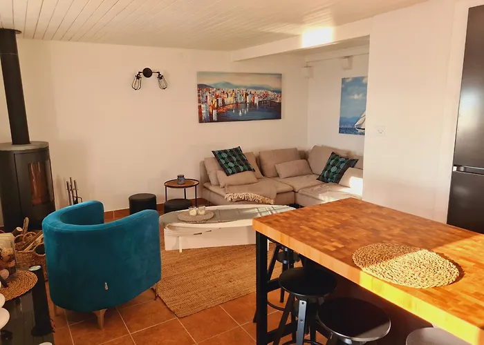 Amber's Place: Cosy House With Pool And Sea Views Ferienhaus *